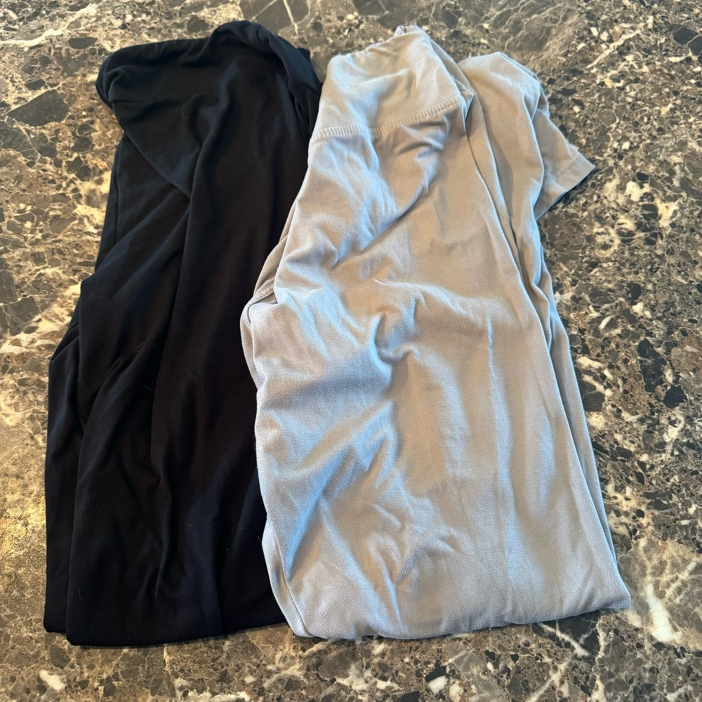 Girls large leggings. Black and grey